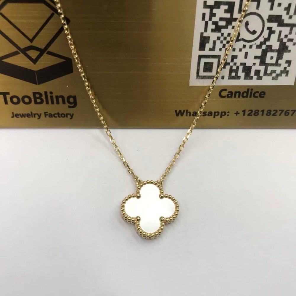 Van Cleef Necklace White Mother of Pearl Clover Van Cleef Necklace White Mother of Pearl Clover