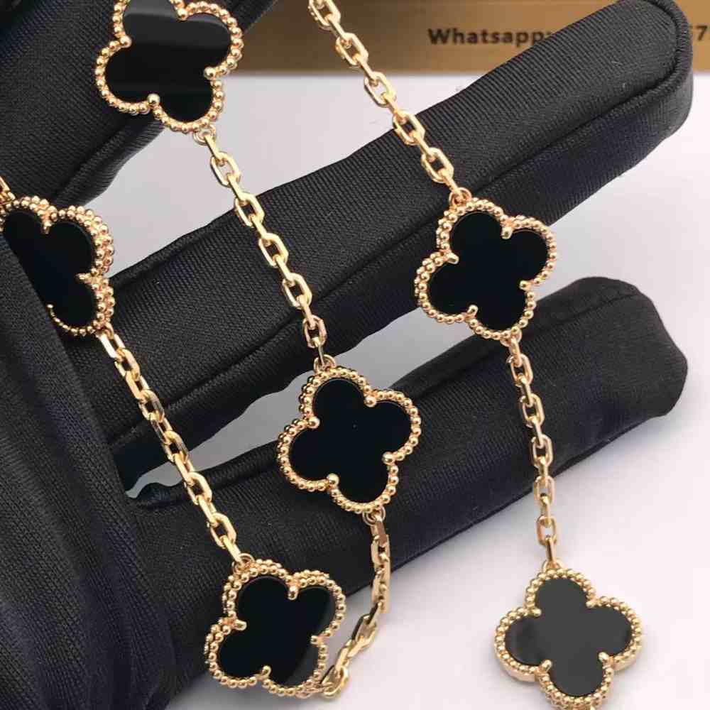 18K Yellow Gold Van Cleef 10 Motif Necklace Onyx Black VCARA42700 (2) 18K Yellow Gold Van Cleef 10 Motif Necklace Onyx Black VCARA42700