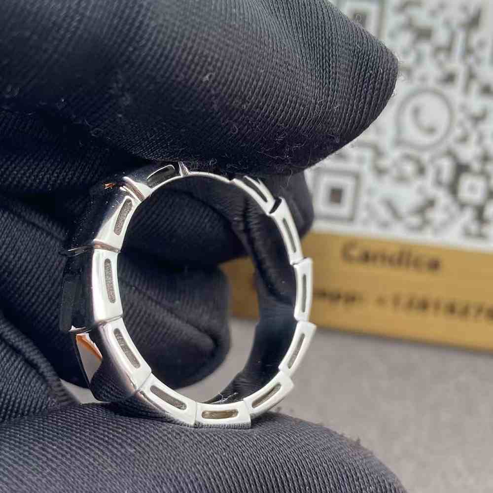 18k White Gold Bulgari Serpenti Viper Ring Thick Wedding Band 358813 (4) 18k White Gold Bulgari Serpenti Viper Ring Thick Wedding Band 358813